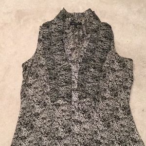 AK Anne Klein Sleeveless black & white top